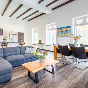 Royal Centre Apartment Willemstad